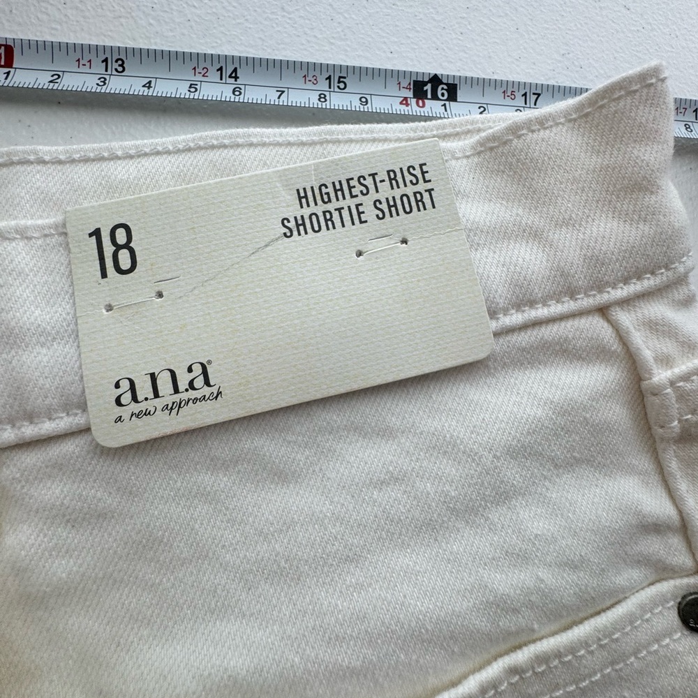 NWT a.n.a Embroidered Denim Shorts Size 18 Ivory Boho Western Floral Festival - Picture 6 of 8